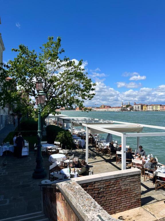 3 Windows On St Mark - Waterfront Apartment Βενετία Εξωτερικό φωτογραφία