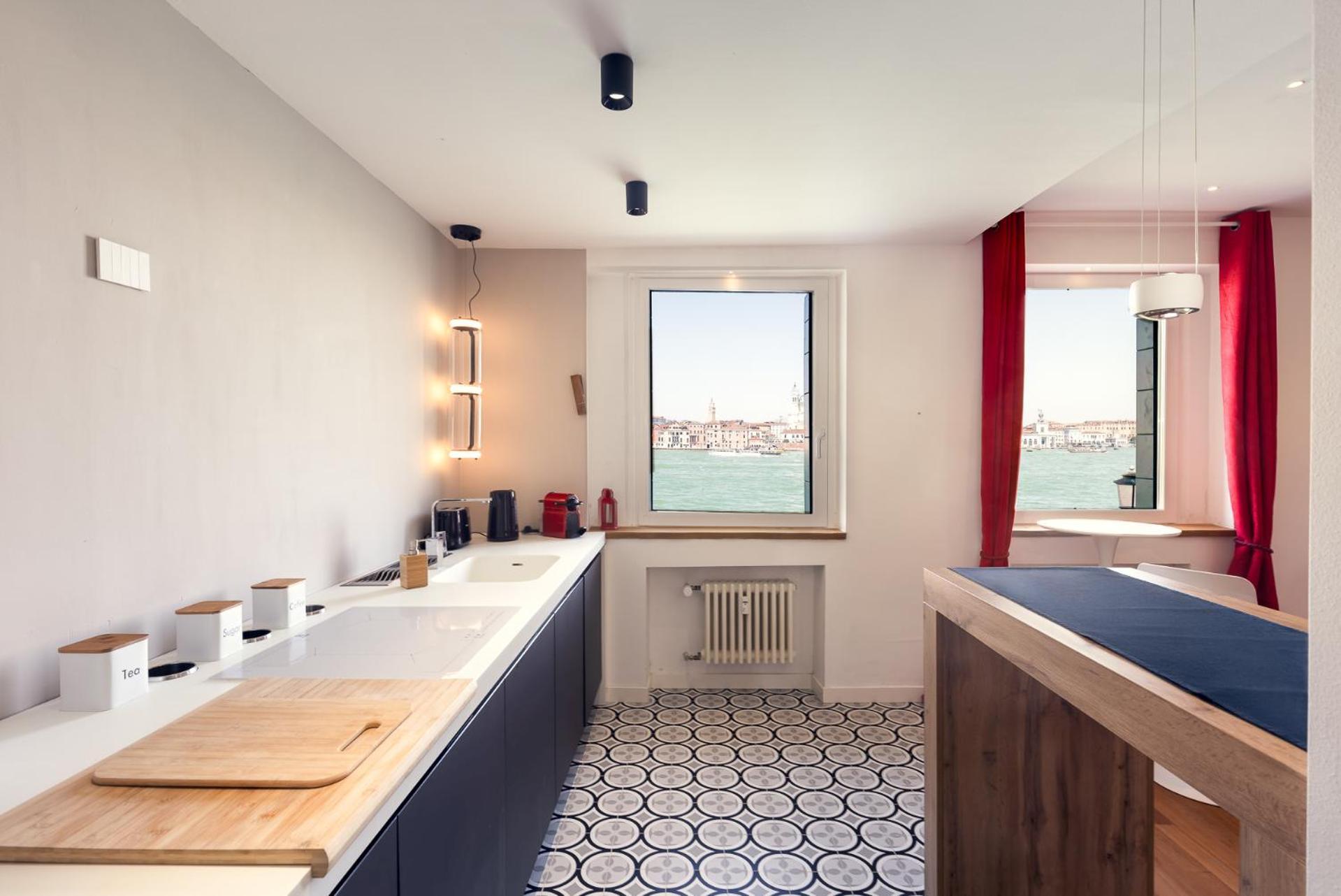 3 Windows On St Mark - Waterfront Apartment Βενετία Εξωτερικό φωτογραφία