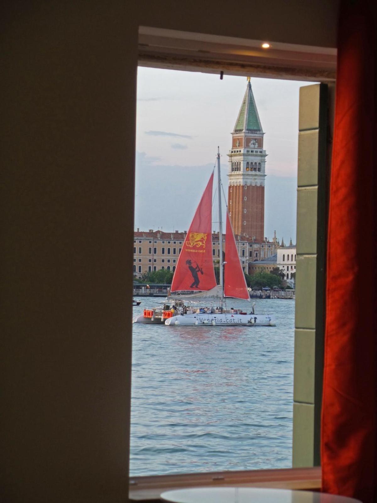 3 Windows On St Mark - Waterfront Apartment Βενετία Εξωτερικό φωτογραφία